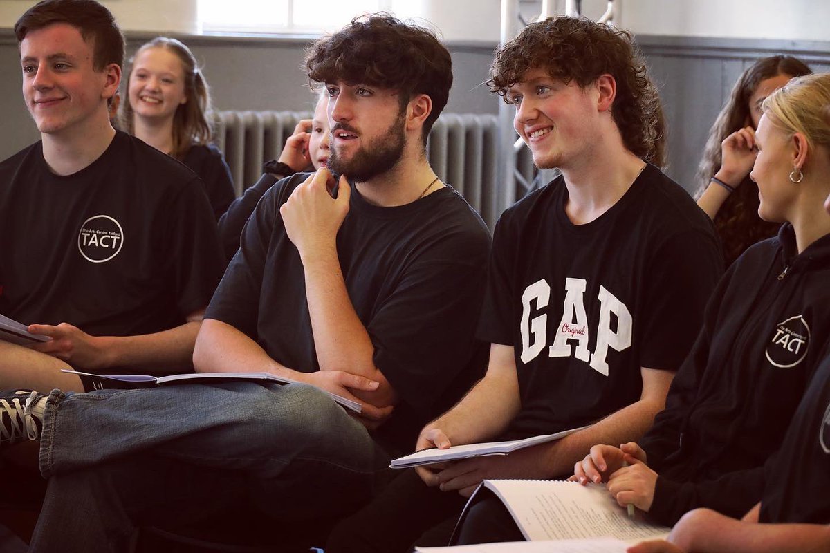 💚A fantastic few days of Peter Pan rehearsals took place over the weekend! 

✨We are so excited to return to <a href="/TelfordTheatre/">Telford Theatre</a> , Oakengates in January. 

🎟️Tickets are on sale NOW via their website! <a href="/WhatsOnShrops/">Shropshire What's On</a> #whatsontelford

telfordtheatre.com/whats-on/all-s…

#telford #theatre