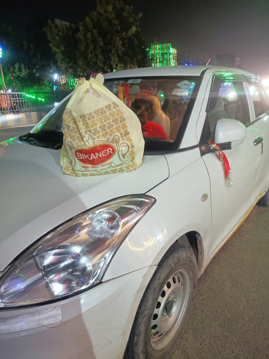 Santosh_50's tweet photo. Driving together towards our destination of #zerohunger -
A very special #ThankYou @Uber_India for your unending support in helping us serve the furthest corners of the country.
#Patna #fooddrives
#RHA #RobinsNewYear #MoveWhatMatters https://t.co/1BfmDfcjDo