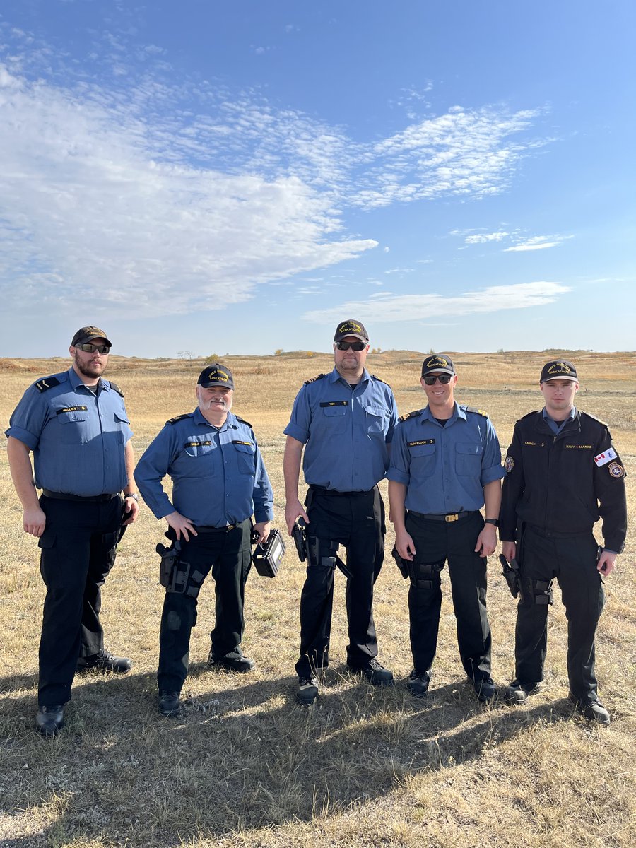 HMCS_Unicorn's tweet image. Over the weekend HMCS UNICORN conducted its annual small arms refresher training at Detachment Dundurn under clear skies with calm winds.
Pendant la fin de semaine, NSCM Unicorn a tenu une formation d’armes légères a Le détachement Dundurn avec les vents calmes et le ciel dégagé.