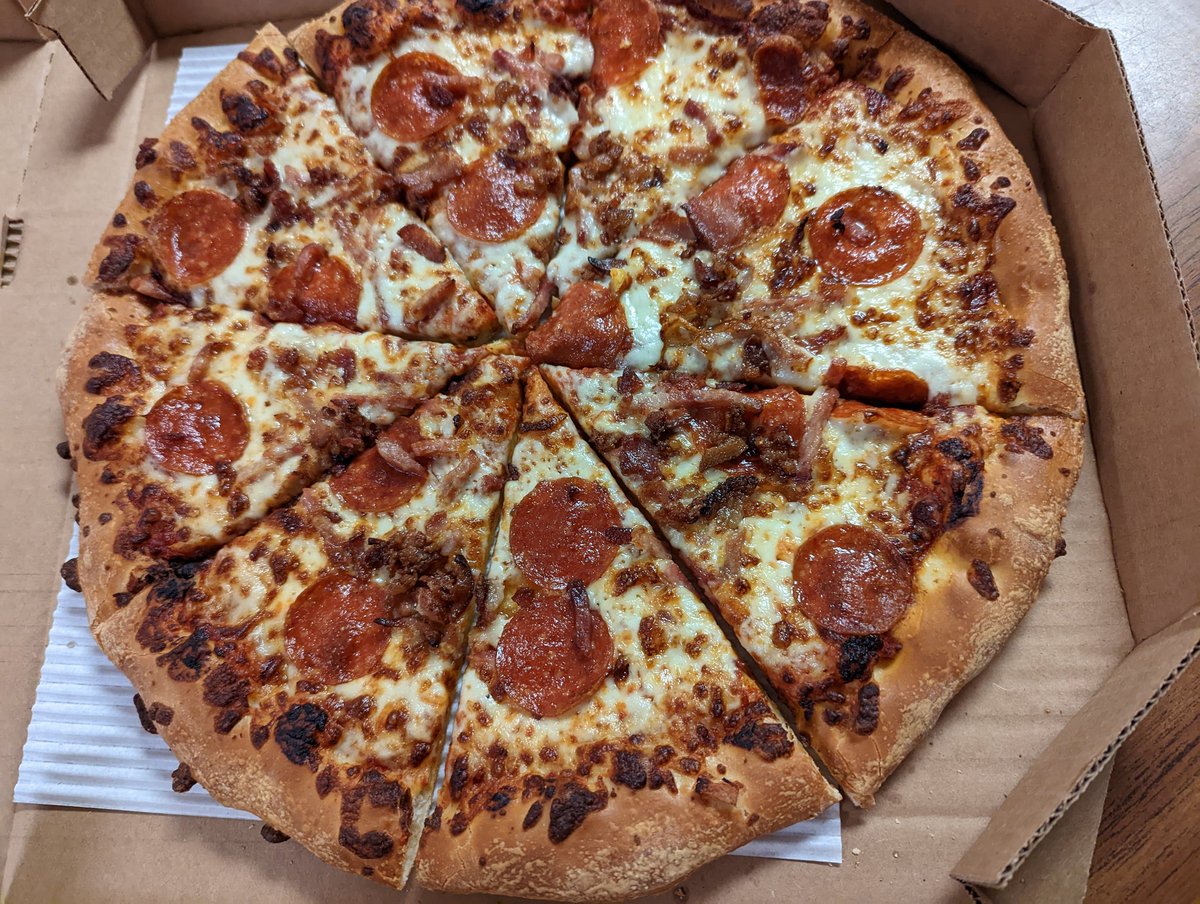 pomie's tweet photo. @pizzahut this does not look like the Hawaiian luau pizza that I ordered. 😔 I don't eat pepperoni. 😔 https://t.co/NlC5b8eA59