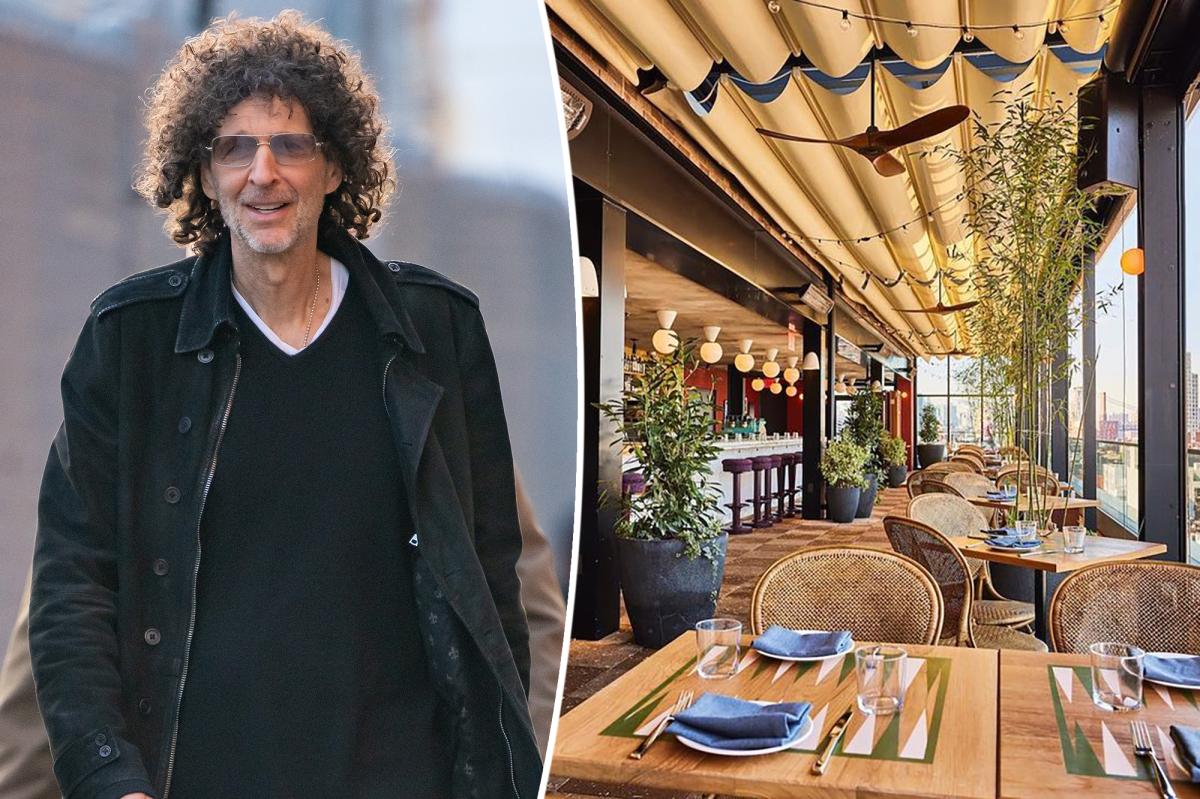 nypost's tweet image. Germaphobe Howard Stern leaves 'bunker' to dine with pals for first time since 2020 trib.al/annliS6