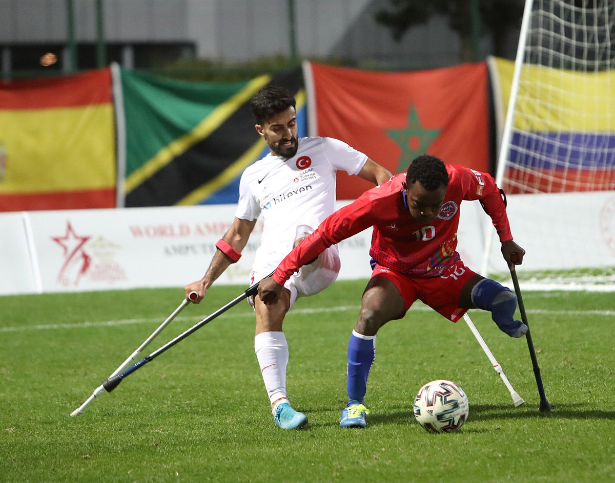 MilliTakimlar's tweet photo. Ampute Futbol Millî Takımımız, Ampute Futbol Dünya Kupası A Grubu'ndaki son maçında Haiti ile 1-1 berabere kaldı. 

Millîlerimiz, bu sonuçla A Grubu'nu aynı puana sahip lider Haiti'nin arkasında averajla ikinci sırada tamamlayarak Meksika ile eşleşti. 🇹🇷 #BizimÇocuklar https://t.co/3CngFcbECg