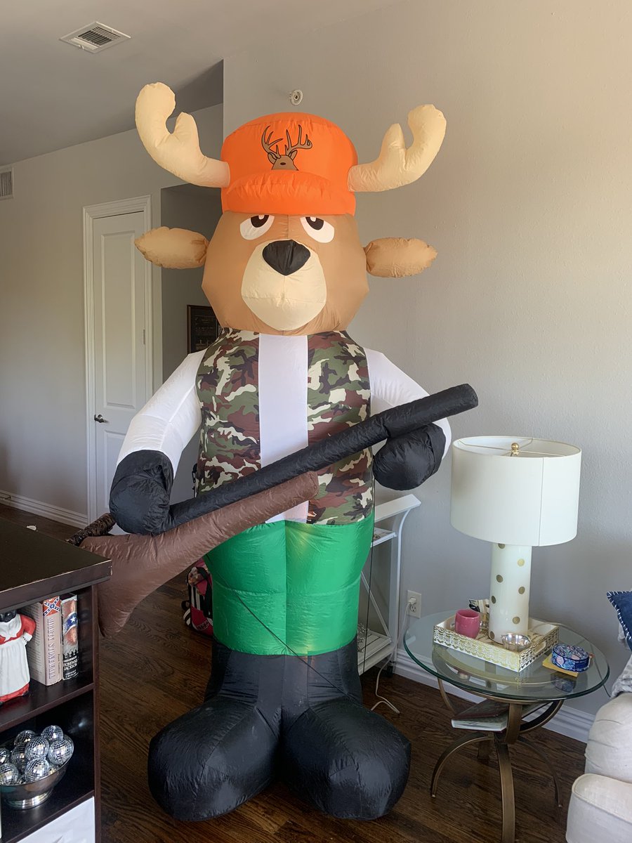 Becca Hamilton  (blue check) tweet media