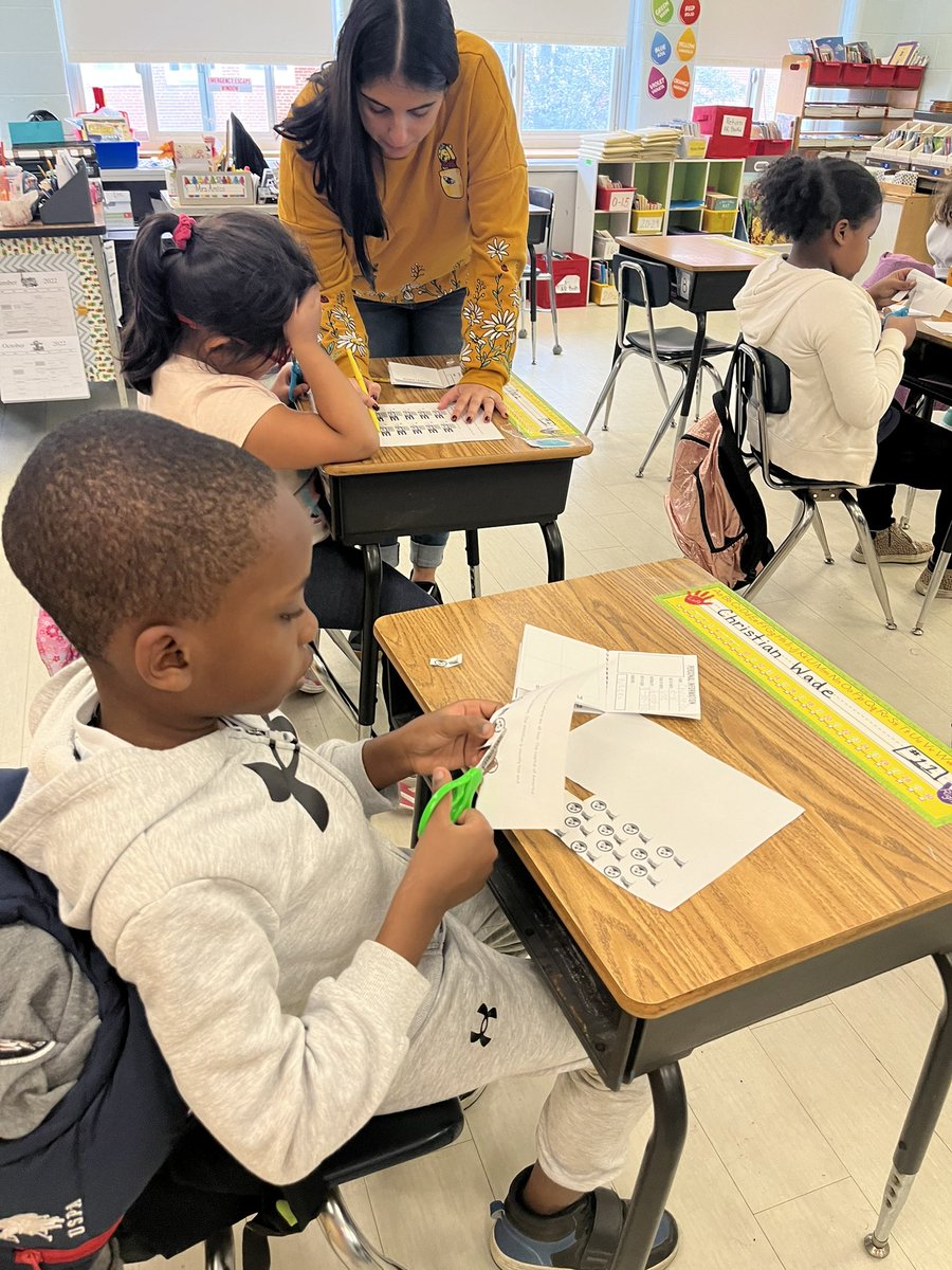mrsrcarinoFS's tweet photo. Students honored Hispanic Heritage Month and participated in a multi cultural class project 🌎. We read Alma &amp; How She Got Her Name and learned about our own family heritage!📚  @wsselementary @missmspaulding https://t.co/IiAl08Bi8C
