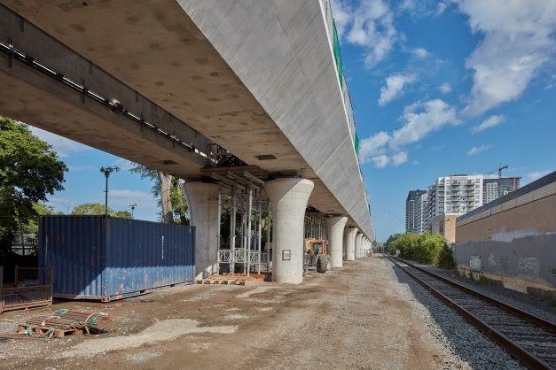 GOExpansion's tweet photo. #ICYMI - Construction continues along the #BarrieLine to support more frequent service in the future. Get the latest updates including what’s happening on the #DavenportDiamondGuideway here https://t.co/u7i3vrOUiB
#MetrolinxFYI https://t.co/lH7rm1Uxsq