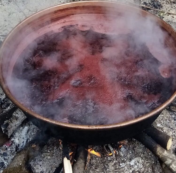 asmnatural's tweet photo. Şeker hastalığına,tansiyona, karaciğer yağlanmasına, alzheimere, diyabet 2 ,reflü, bağırsak, doku ve cilt hastalığına, bronşit, kanser, prostat ve sayamayacağımız birçok hastalığa iyi gelen tedavi eden karayemiş(taflan) pekmezi. Sınırlı miktarda. #karayemişpekmezi #taflanpekmezi https://t.co/ZvNQvkx9hl