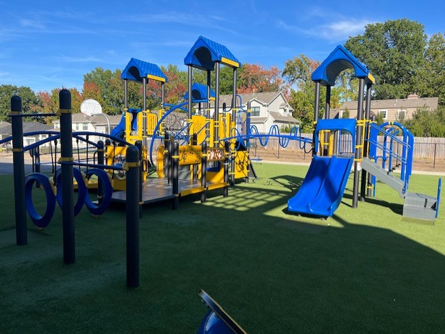 Turfetc's tweet image. Westwood View Elementary has a new open play area &amp;amp; a beautiful playground, all with SYNLawn synthetic grass, with the safety pad built-in. It is a safe, clean, and low-maintenance surface for the school district, &amp;amp; the kids love it!  #SYNLawn #artificialgrass #syntheticgrass