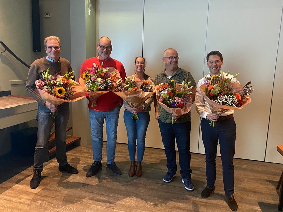 WHV_ASPEREN's tweet photo. Volleybalvereniging WHV heeft 3 jubileumleden en dankt bestuursleden https://t.co/0xwEtuF6gX https://t.co/flPzpWlNex
