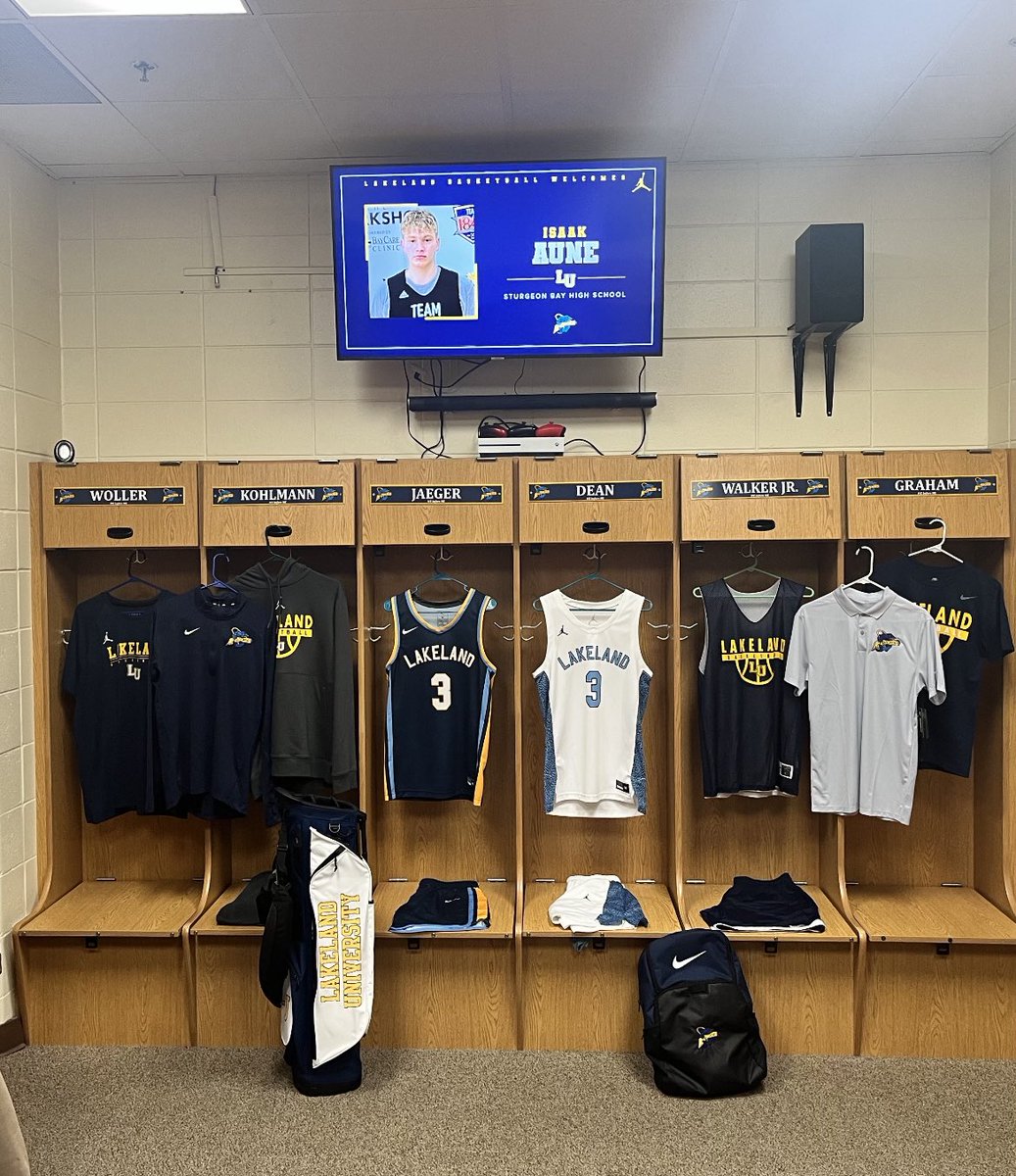IsaakAune's tweet photo. Had a great visit at Lakeland University, Thank you @CoachSchroeder5 @CoachGoldston and Coach Anderson. I’m happy to announce that I have received an official roster spot for @LUMuskiesMBB and Golf team! https://t.co/bIGs82zohb