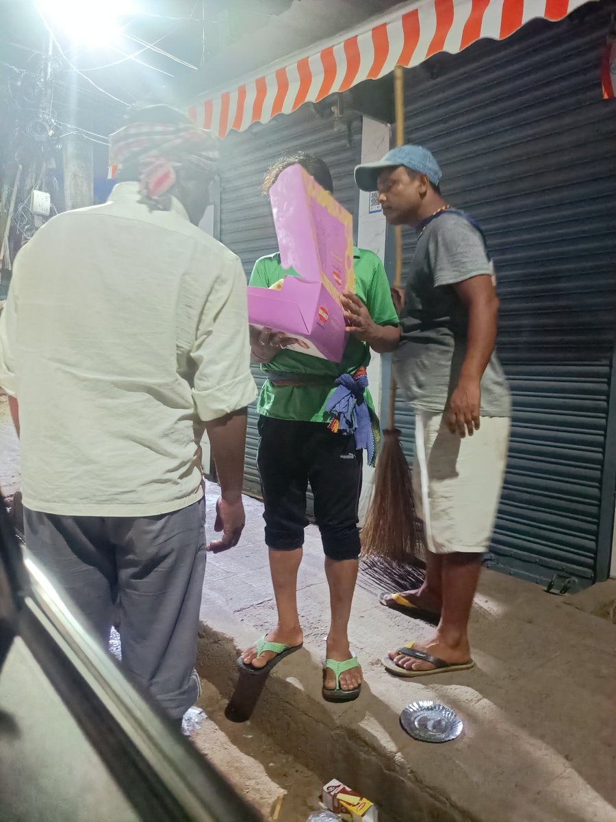Santosh_50's tweet photo. Thank you Uber for your continuous support and helping us with our food drives ! 🥰💚 
#Uberhamarasathi ♥️

#MoveWhatMatters #Uber #RHA #RobinHoodArmy #Patna #Bihar
@rha_india @Amishi_1902
@Uber_India https://t.co/hG0ZeaESe0