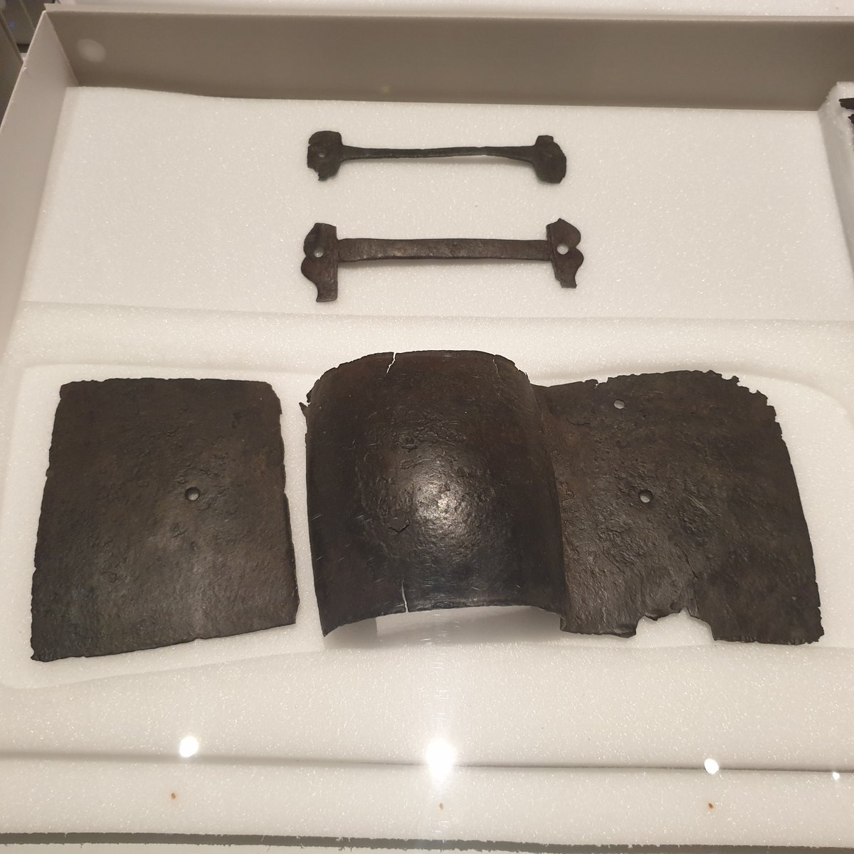 romandieantique's tweet photo. #Neuchâtel / #Latenium (exposition Entre deux eaux. La Tène, lieu de mémoire):
Umbos trapézoïdales de boucliers celtes https://t.co/Se6CiSjG3w