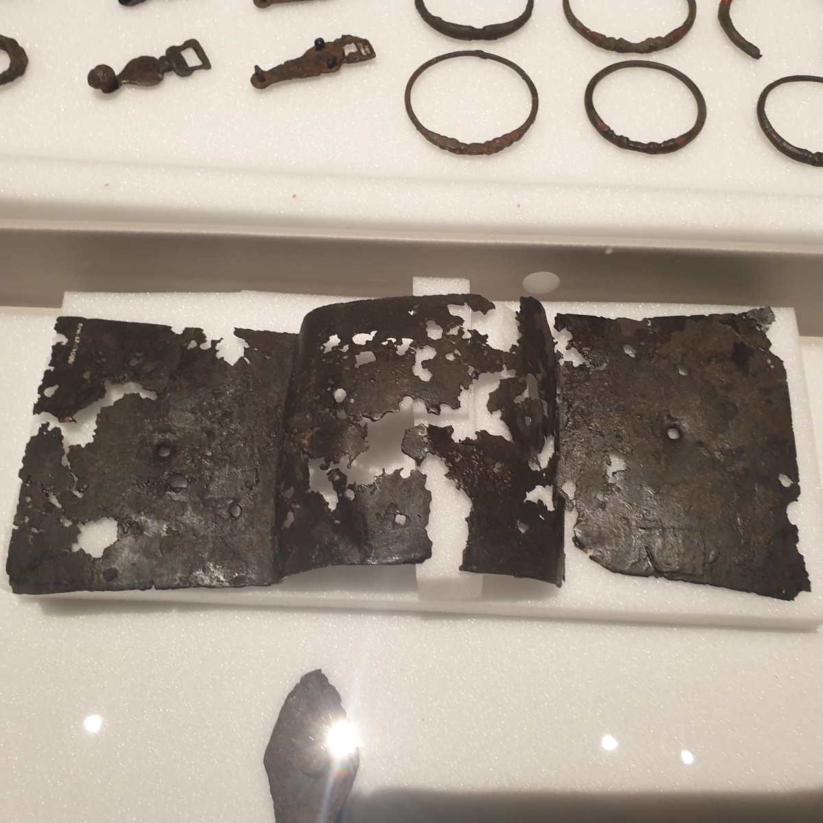 romandieantique's tweet photo. #Neuchâtel / #Latenium (exposition Entre deux eaux. La Tène, lieu de mémoire):
Umbos trapézoïdales de boucliers celtes https://t.co/Se6CiSjG3w