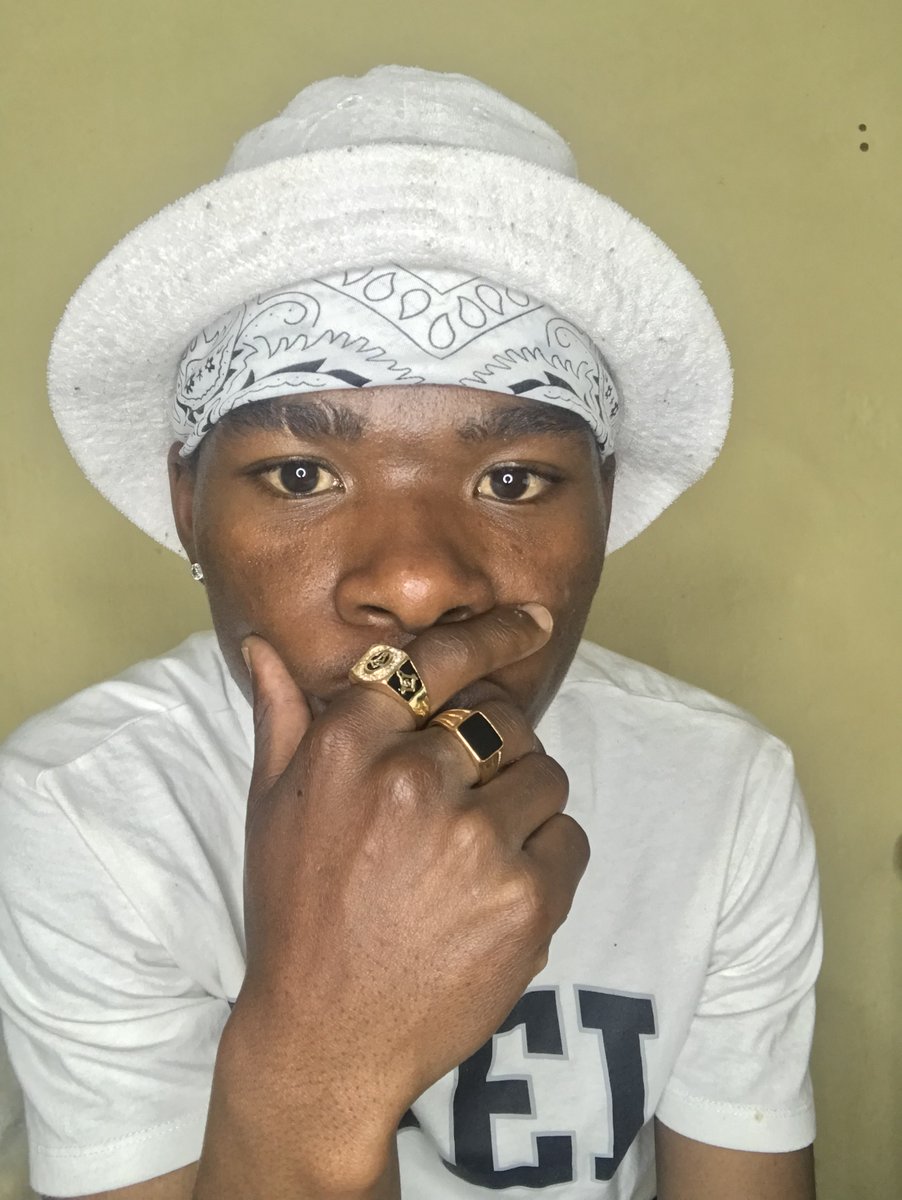 tallyHUNNID's tweet photo. โTrue love stories never have endings, isn't love the only true adventure?"
#tallyhunnid #thehunnid #sae #entertainmentstonedage #bvo #benonisveryown #sarapper #zimrapper #rap #rapmusic #rapartist #rapper #hiphop #hiphopartist #upcoming #blackandgold #true #trap #love #adventure https://t.co/PRGVW4hAeu