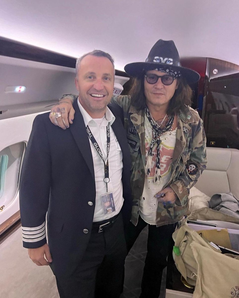 srod_es's tweet photo. #Repost IG @global_chappers_ Absolute pleasure to fly you Mr Depp.. :) what a legend #johnnydepp
🇪🇸 Un placer absoluto llevarte, Sr. Depp... :) qué leyenda #johnnydepp
#SROD #spainrelativesofdepp #johnnydepp #johnnydeppfans #actor #musician #director #standwithjohnnydepp https://t.co/sEU6ODxPA6