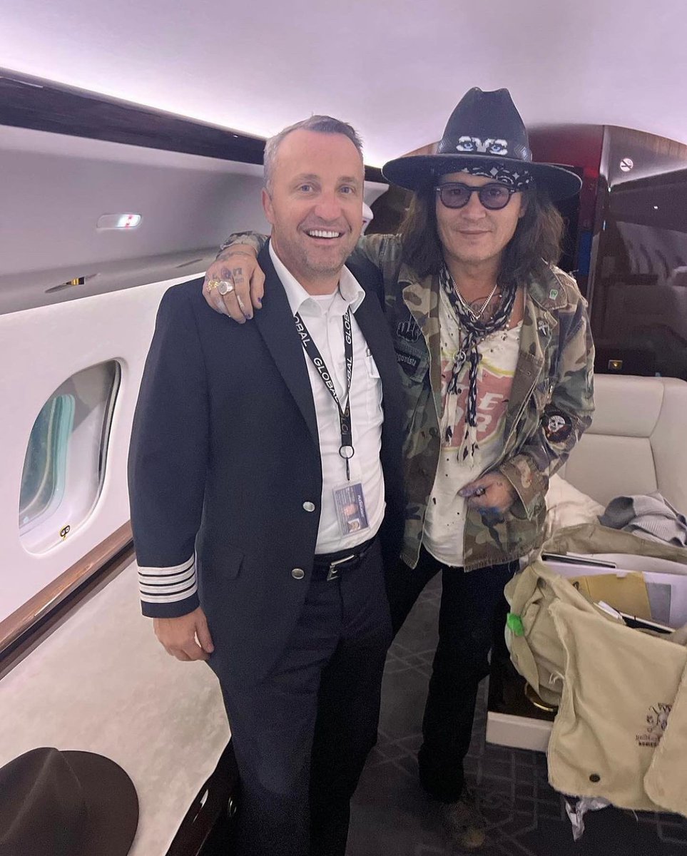 srod_es's tweet photo. #Repost IG @global_chappers_ Absolute pleasure to fly you Mr Depp.. :) what a legend #johnnydepp
🇪🇸 Un placer absoluto llevarte, Sr. Depp... :) qué leyenda #johnnydepp
#SROD #spainrelativesofdepp #johnnydepp #johnnydeppfans #actor #musician #director #standwithjohnnydepp https://t.co/sEU6ODxPA6