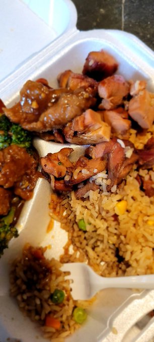 Getting spoiled with Chinese food 🤤 https://t.co/pM9YzbDYr0