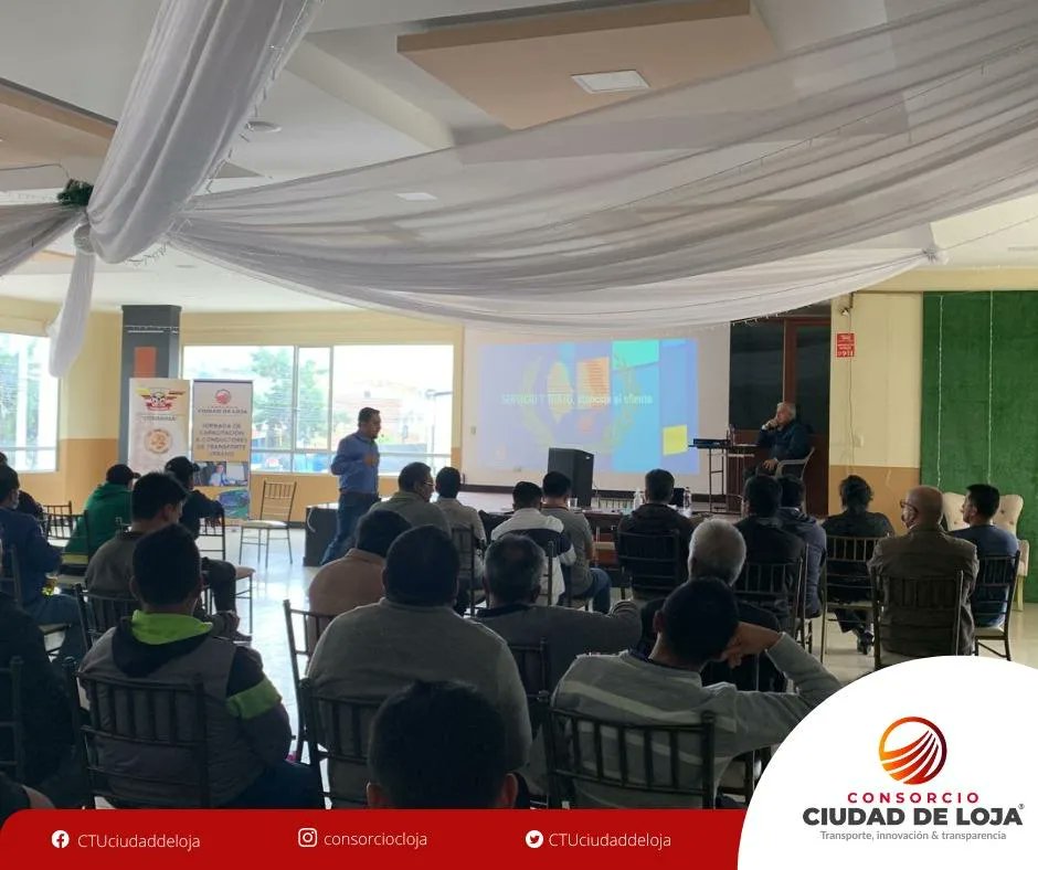 Conductores se capacitan en atención al cliente, comunicación asertiva, tecnología y seguridad. Los cursos finalizarán a fines de mes.