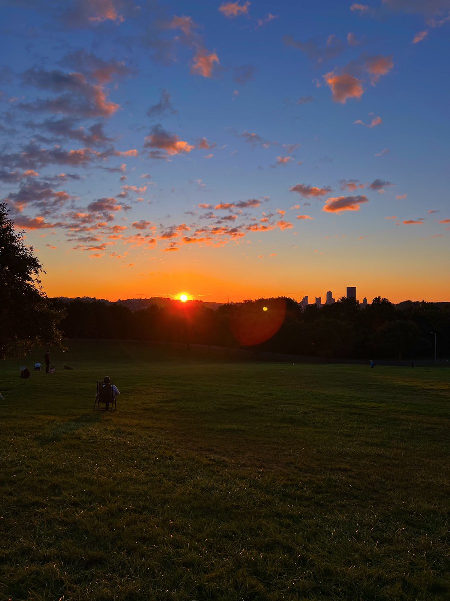 MollyCrowell's tweet photo. Schenley sunsets > https://t.co/b3n7lLvJIo