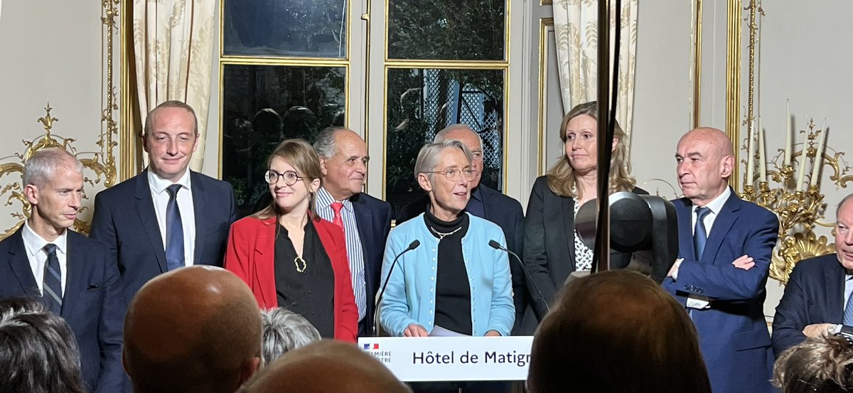 StephaneBIJOUX's tweet photo. Concertation
Cohésion
Efficacité

➡️ Face aux défis nationaux🇫🇷 et européens🇪🇺 : pour la #Rentreeparlementaire @Elisabeth_Borne donne le cap de l’action de notre majorité présidentielle au service de tous les citoyens et de tous les territoires.

#Matignon #AssembléeNationale https://t.co/zjvUi32IPi