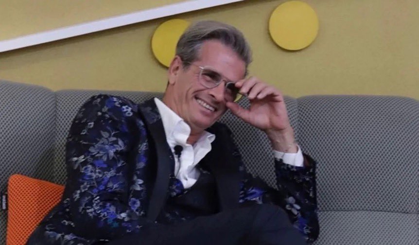 Chiaralbatros's tweet photo. Il sorriso non lo perder mai qualunque cosa ti accada 💔
#iostoconbellavia #gfvip https://t.co/2JgjYzZCA2
