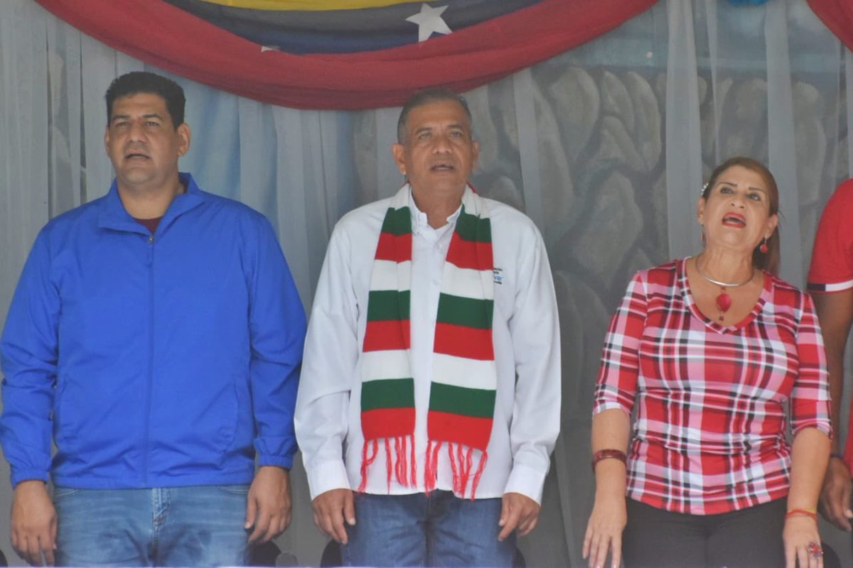 amarcanopsuv's tweet photo. Bienvenido el nuevo año escolar. La alegría de nuestros muchachos es la nuestra. Dios sigue bendiciendo @NicolasMaduro https://t.co/D51bJHWFdf