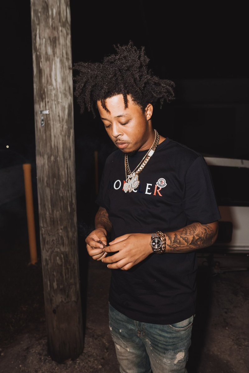 YC4Life_Doug's tweet photo. We gone make it out  I promise I won’t fold on my family 🔋 https://t.co/qNUenfkkGM