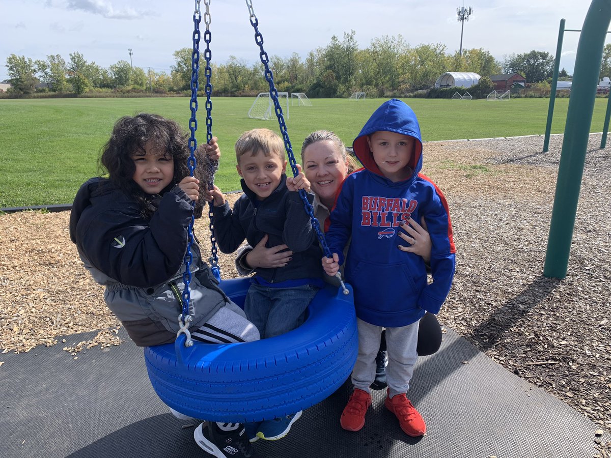 MsSheaRm117's tweet photo. We are loving the new tire swing at Blasdell!  #Blasdellbees https://t.co/MMNBR59x5v