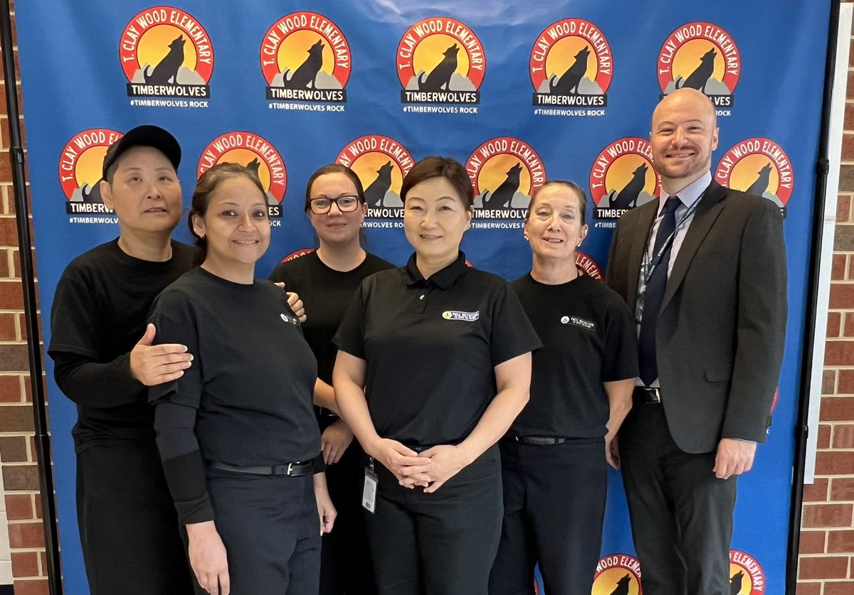 PWCSNutrition's tweet photo. Students at @CPES_Cheetahs were very excited to share what their favorite #SchoolLunch was with our Director today! He also visited @THEPatriotHS, @TClayWoodES and @MarstellerPWCS. #WhereIsTheBoss https://t.co/diZtqnPVLF
