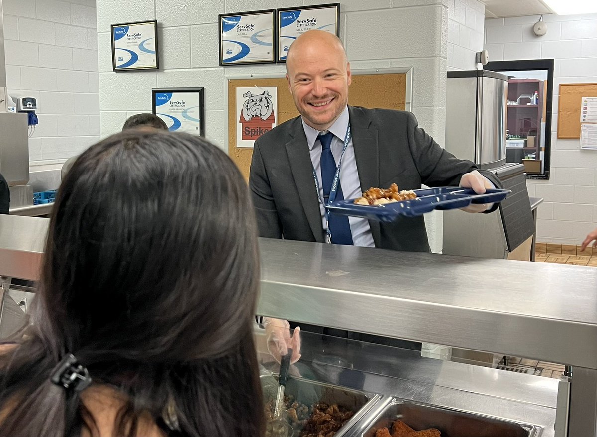 PWCSNutrition's tweet photo. Students at @CPES_Cheetahs were very excited to share what their favorite #SchoolLunch was with our Director today! He also visited @THEPatriotHS, @TClayWoodES and @MarstellerPWCS. #WhereIsTheBoss https://t.co/diZtqnPVLF