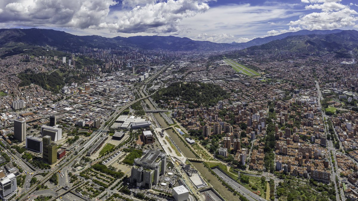 PerezJaramilloA's tweet photo. #DiaMundialdelHabitat
#WorldHabitatDay

#ParquesDelRio Medellín
__
Fotos cortesía Sebastián Monsalve
autores Mauricio Carvajal (noche) y Juan Sebastián Saldarriaga (día) https://t.co/bn4rX1kXOX