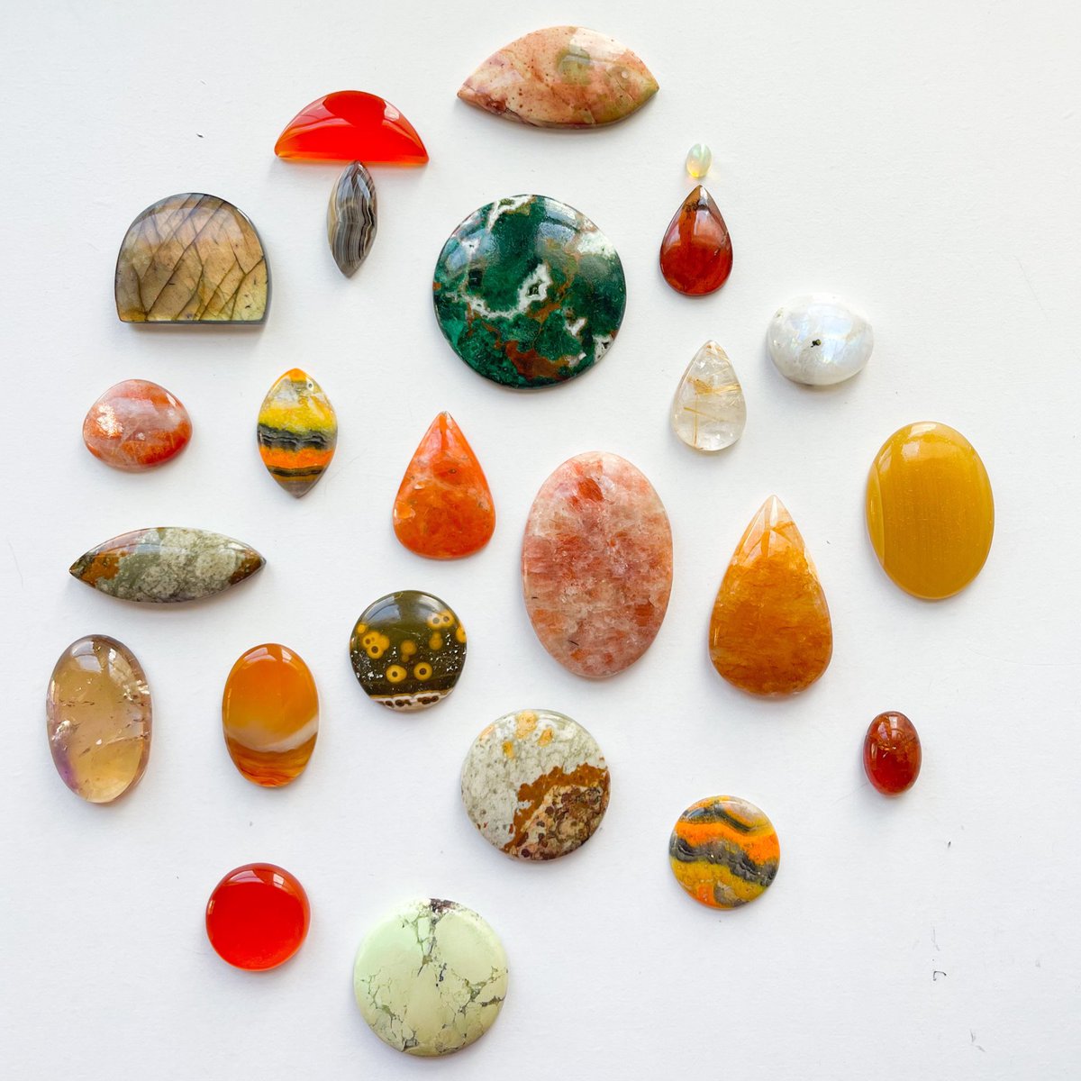 mildhippie's tweet photo. the crystals     🎃🍃🔸       the pendants 

“pumpkin harvest” collection coming to my shop Oct. 7th at 4pm eastern time <3 https://t.co/hLlLTEZrLD