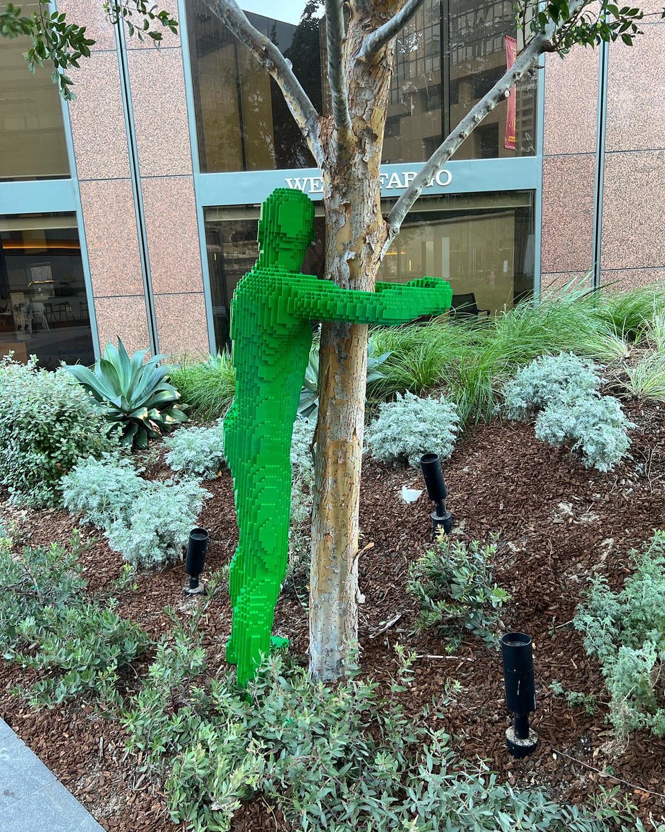 jmm869127's tweet photo. The Hugman series, created by local artist Nathan Sawaya, Ranging in size from 15 inches tall to 65 inches tall, the brightly colored LEGO® @bpdtla until 10/29 @downtown_la #DTLA @HaloDTLA @TrejosTacos @shakeshack  #hug #hugman #art #streetart https://t.co/JoplAwRgXa