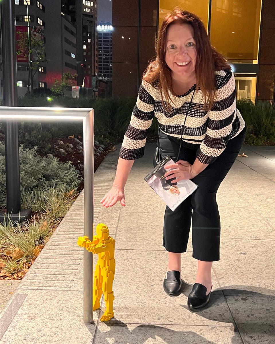 jmm869127's tweet photo. The Hugman series, created by local artist Nathan Sawaya, Ranging in size from 15 inches tall to 65 inches tall, the brightly colored LEGO® @bpdtla until 10/29 @downtown_la #DTLA @HaloDTLA @TrejosTacos @shakeshack  #hug #hugman #art #streetart https://t.co/JoplAwRgXa