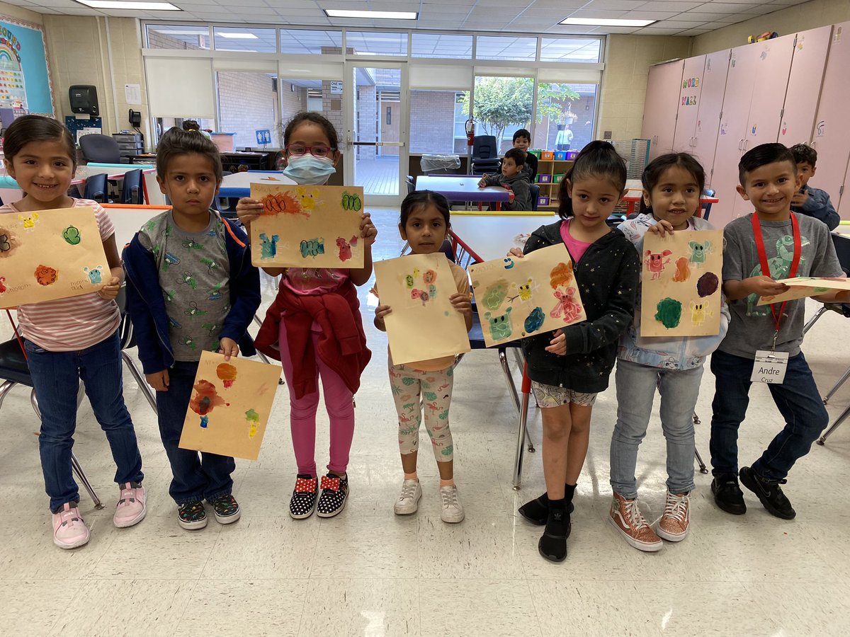 ArtwithMrsSound's tweet photo. Mouse Paint 🐭 🎨 Color Lesson- 1st grade hands on activity mixing paint. Literacy and Art together creating excellence. @AldineISD @AldineArt @Escamilla_AISD #EscamillaBulldogs #AldineConnected #AldineConnectado #literacy #MousePaint #readaloud https://t.co/I9QEoczbnb