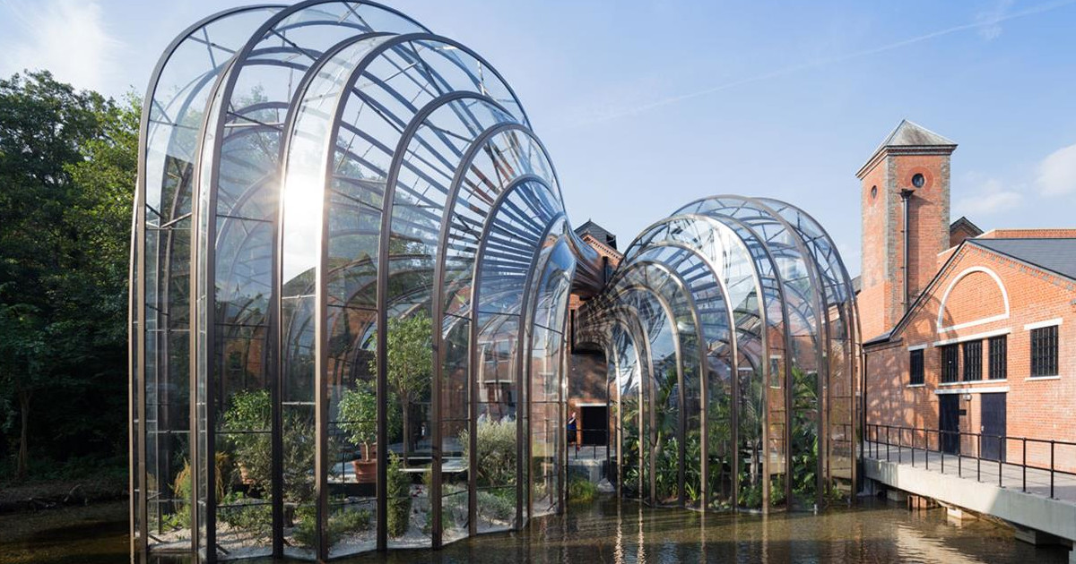 WinchesterRoyal's tweet image. Only 20 minutes away is the world-famous @homeofbombay! Uncover the secrets of Bombay Sapphire Gin on the site of a former paper mill in the Hampshire countryside. Book your tickets online: bit.ly/3uAEsyl (📸: Great West Way)

#winchesterroyal #winchester #bombaygin