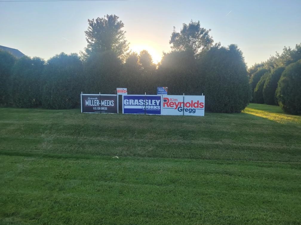 ReynoldsForIA's tweet photo. Taking the fight to the field in Muscatine County!!!! #FieldsOfFreedom https://t.co/MqEpXXf6Rs