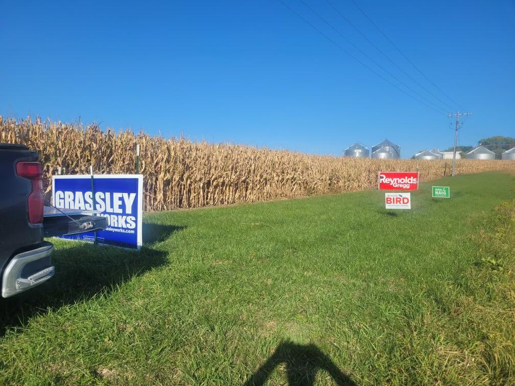 ReynoldsForIA's tweet photo. Taking the fight to the field in Muscatine County!!!! #FieldsOfFreedom https://t.co/MqEpXXf6Rs