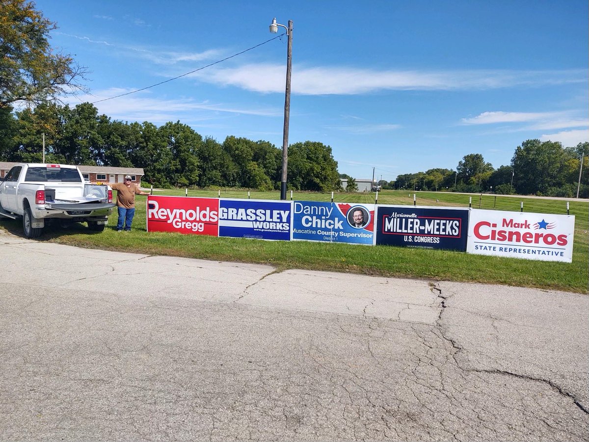 ReynoldsForIA's tweet photo. Taking the fight to the field in Muscatine County!!!! #FieldsOfFreedom https://t.co/MqEpXXf6Rs