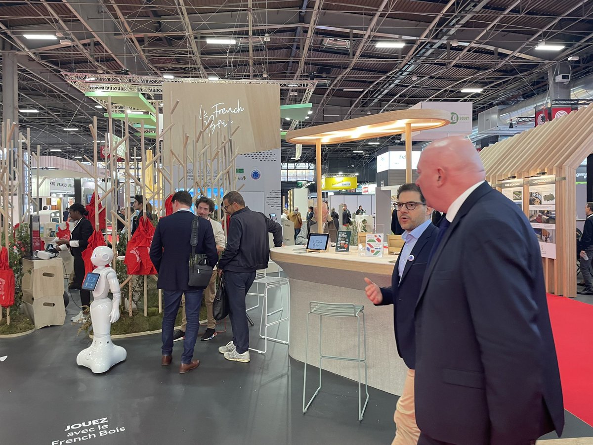 🔴 En direct de <a href="/Batimat/">BATIMAT</a> Merci <a href="/ChristopheBechu/">Christophe Béchu</a> d’être venu rencontrer la filière #foretbois <a href="/Piveteaubois/">Piveteaubois</a> @boisdefrance <a href="/franceboisforet/">France Bois Forêt</a> <a href="/FiboisFrance/">FIBOIS FRANCE</a> <a href="/FNBois/">FNBois</a> <a href="/uicb_Fr/">UICB Union des Industriels et Constructeurs Bois</a> #Batimat #transitionecologique #bois #foret <a href="/_FranceDouglas/">France Douglas</a> <a href="/commercedubois/">Le Commerce du Bois</a>
