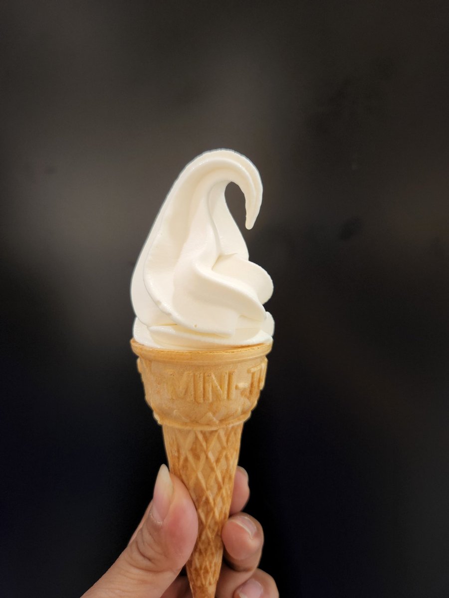 m_msnow's tweet photo. 久々のIKEA港北、楽しかった～‼️
ハロウィンメニューと初めてのザリガニ🦞も美味しかった🍴🈵😆✨

#IKEA
#港北
#ハロウィン
#ミートボール
#ザリガニ
#フィッシュアンドチップス
#サーモン
#マッシュポテト
#かぼちゃのタルト
#ソフトクリーム https://t.co/1Ph91wGlDL