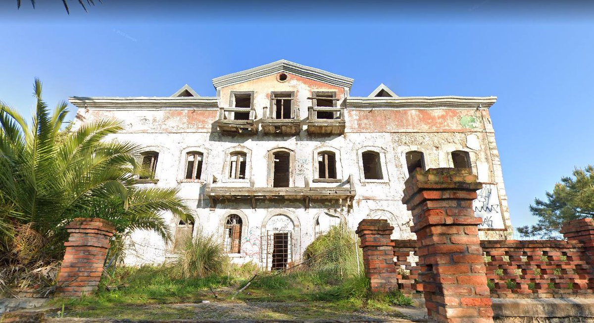 asturincoming's tweet photo. Lugares abandonados de Asturias.

1. Antiguo Oviedo (Huca)
2. Ciudad vacacional de Perlora (Carreño)
3. Fábrica de la Vega o Fábrica de armas de Oviedo
4. La casona de Arnao (Castrillón) https://t.co/KOMWLJ1JrX
