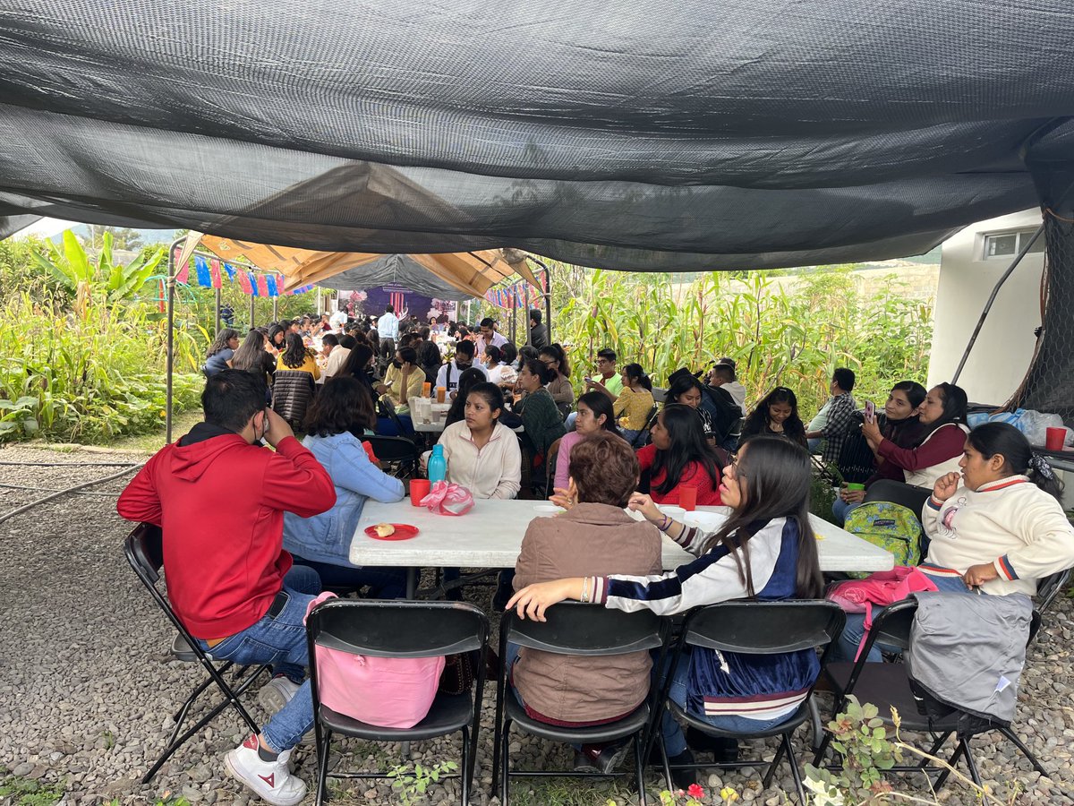 UPUNIVERSIDAD's tweet photo. El convivio literario en el marco del Tercer Aniversario fue glamoroso… https://t.co/H0NnzyDbmi