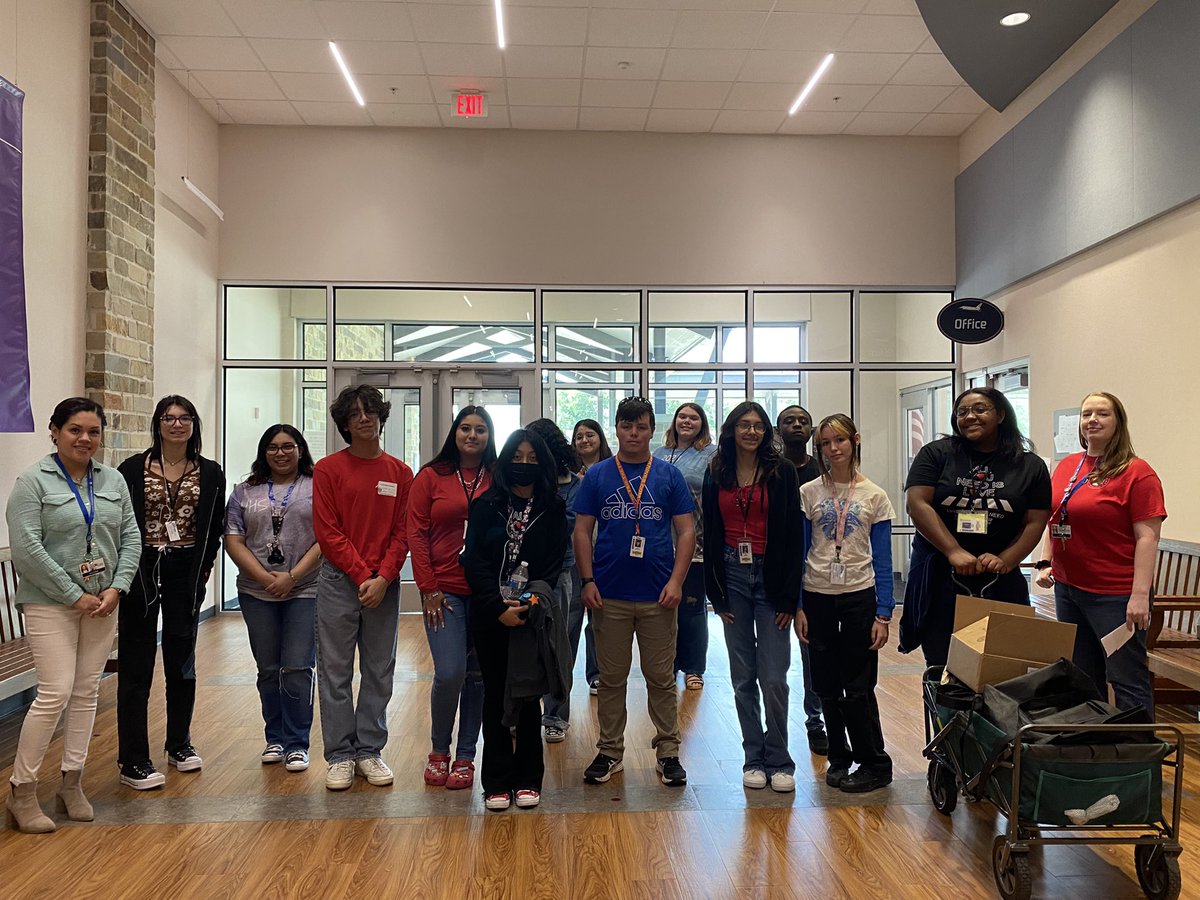 mcwhirterelem's tweet photo. Thank You for the books! #impactaction @ClearView_HS @ChickfilA https://t.co/fS6QdsJV19