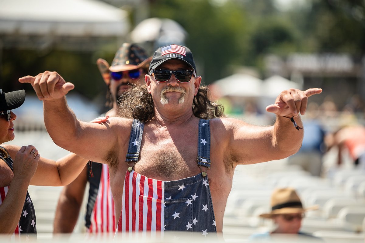 OregonJamboree's tweet photo. When the rock on is too big for one hand! 🤘

2023 Oregon Jamboree tickets are officially on sale to the public!
Lynyrd Skynyrd and Cody Johnson 

August 4-6, 2022 in Sweet Home, Oregon
Tickets: https://t.co/vEjEizlfRx

#OregonJamboree #JamFans #ConcertsinOregon #ThatOregonLife https://t.co/fJ1QpEjvL3