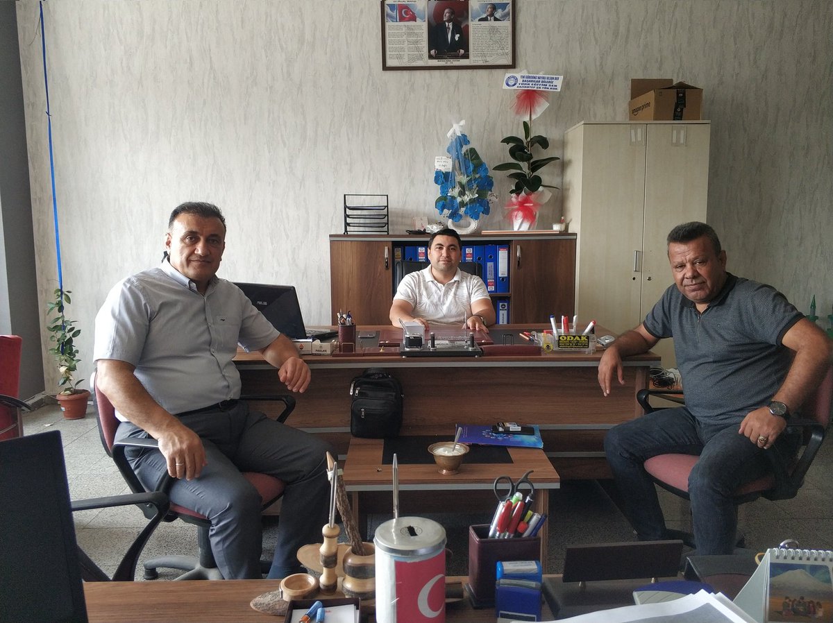 İlk Defa Atamayla Şehitkamil, Sani Konukoğlu İlkokulu/Ortaokulu’na okul müdür yardımcısı olarak atanan üyemiz Sayın Bünyamin HÜYÜK’e Şube olarak hayırlı olsun ziyareti yaptık.
Değerli okul müdür yardımcımız Sayın Bünyamin HÜYÜK’e yeni görevinde başarılar dileriz.