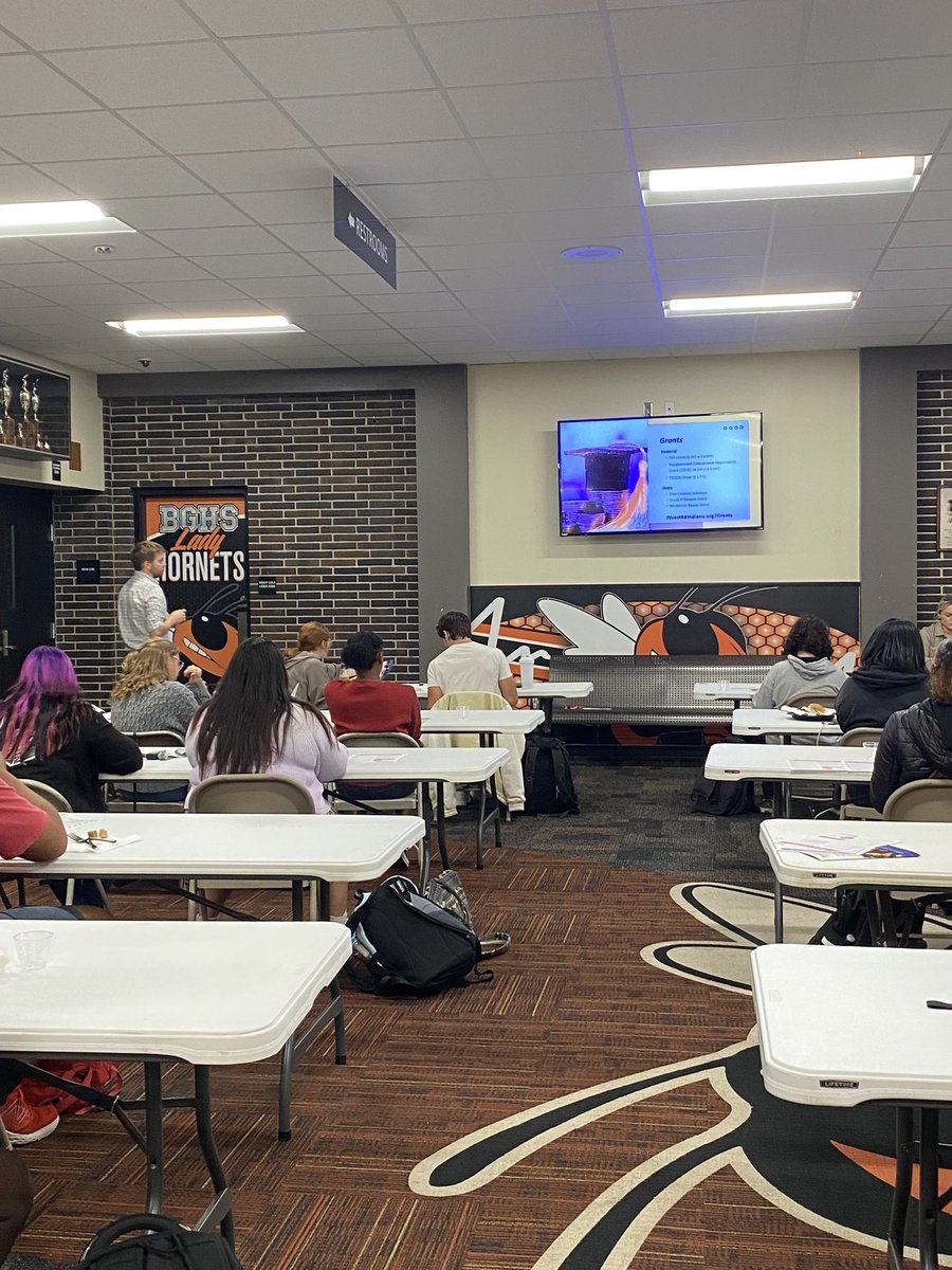 coachjasethomas's tweet photo. Lunch and Learn Topic of the day: FAFSA and financial aid. Thanks INvestEd for coming to speak with our seniors. #INvestEDindiana https://t.co/Qid7OkgHS6