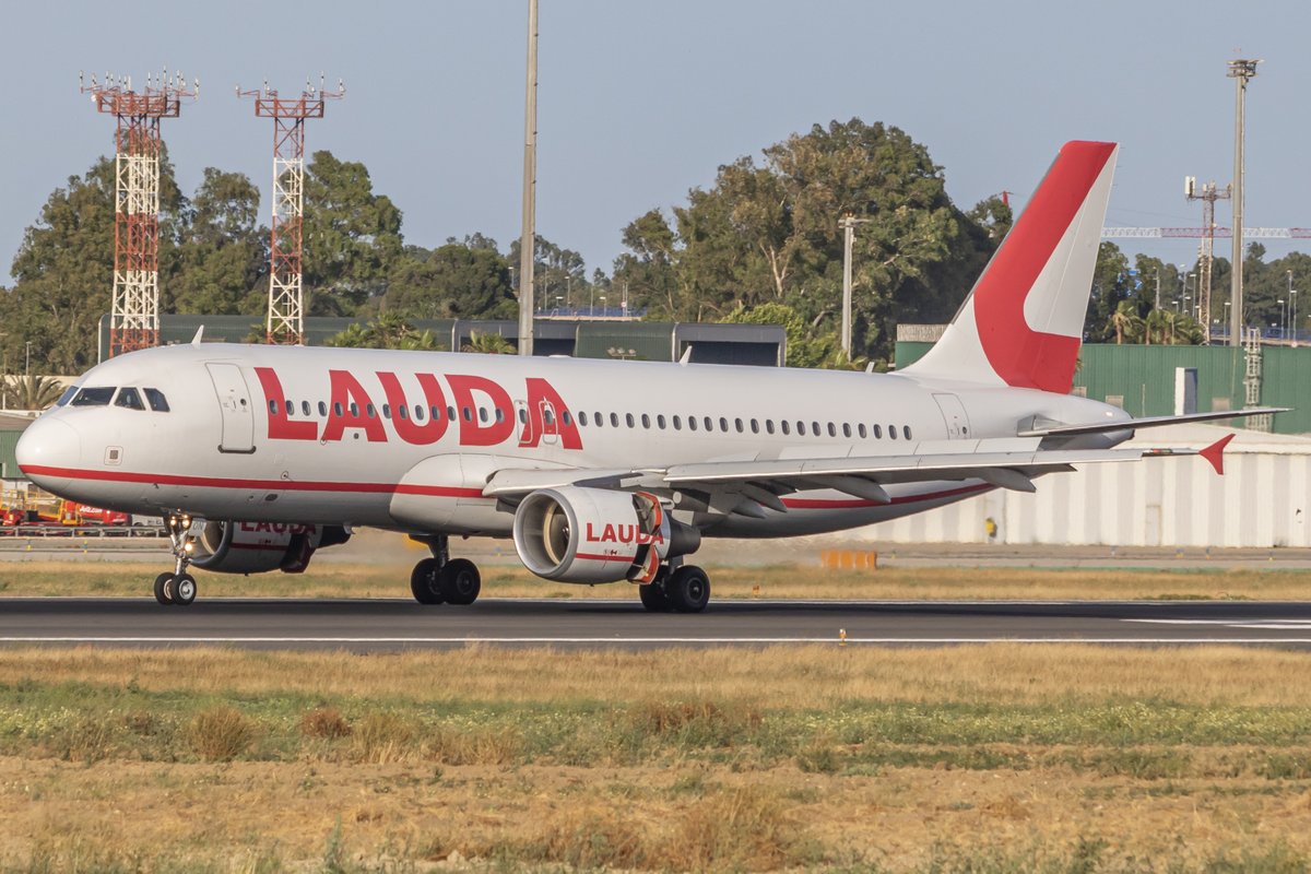 agphunter's tweet photo. ▪️Airline➡️#laudamotion
▪️✈️ Aircraft➡️@Airbus 320-214
▪️📄 Registration➡️🇲🇹9H-LON
▪️📂 Flight number➡️FR5870
▪️⏳ Flight time➡️2:49
▪️🗓 Date➡️08/06/2022
▪️🛬 #landing from➡️ZAG
➖➖➖➖➖➖➖➖
#planespotter #malagaairport #agphunter #aviationlovers #aviation #avgeek #planes https://t.co/yp52ZxcXX9