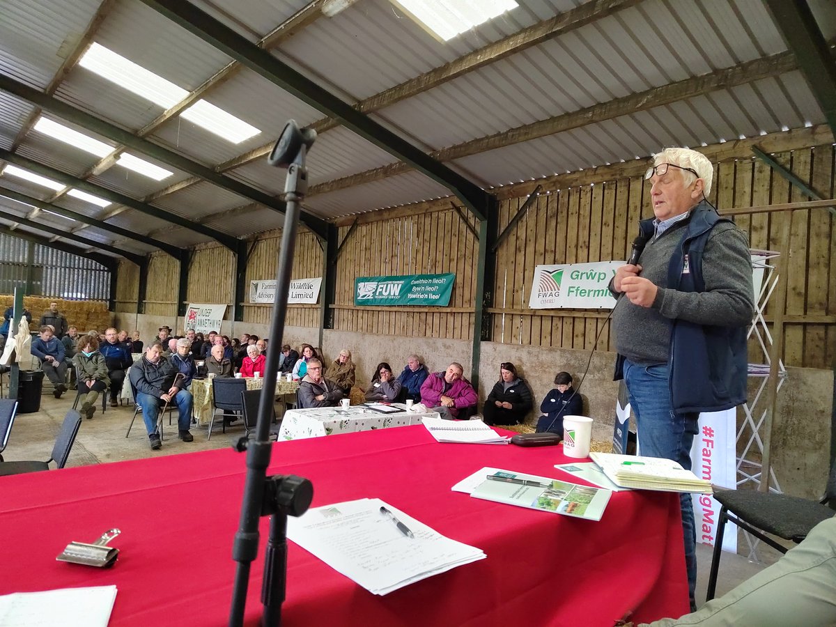 Braint cael annerch torf dda o ffermwyr a rhanddeiliaid amaethyddol ar wahoddiad @FWAGCymru a @fuwmeirionnydd yn Rhyd-y-Fen heddiw. Croeso cynnes gan bawb, a thrafodaeth ddifyr ar y Bil Amaethyddol. Y neges i ffermwyr: cofiwch gymryd rhan yn yr ymgynghoriad.