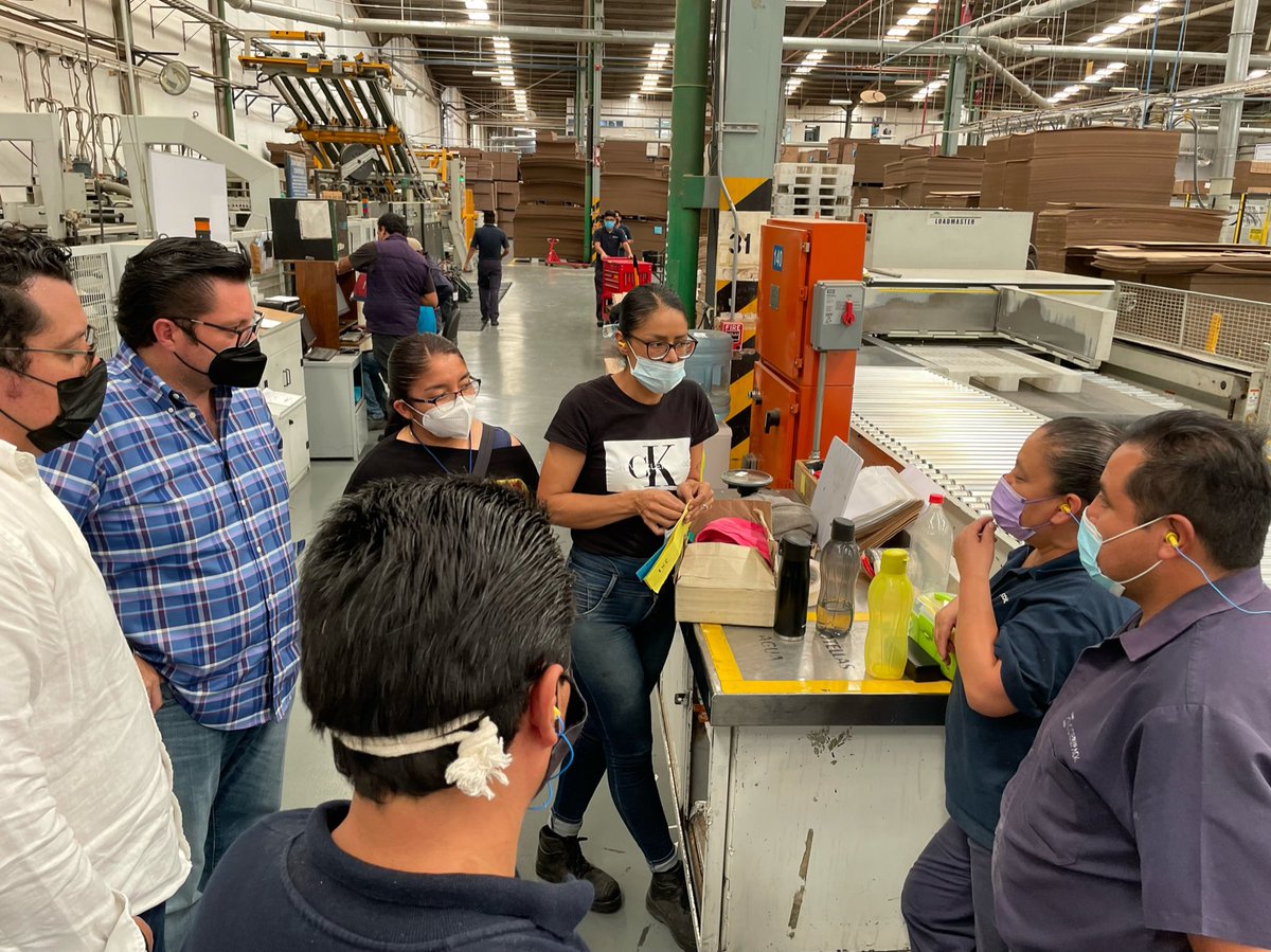RaulDomgzRex's tweet photo. Iniciamos la semana, platicando con las y los trabajadores de #Corrupack #CuautitlánIzcalli, mi objetivo es apoyar en todo momento a nuestros agremiados. #FATC #CTC #RDR https://t.co/XMfVtlNIdg