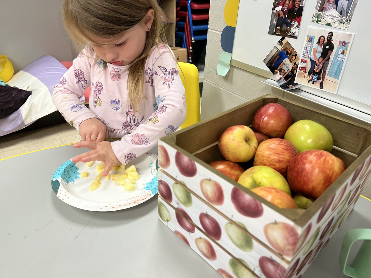 JHarper415's tweet photo. #MonroviaPrek pals peeled and cut apples to make yummy applesauce. #powerupmcss #prek4al #prekrocks #prek @MonroviaElem @MadCoSchools https://t.co/yhvqv3WyOH